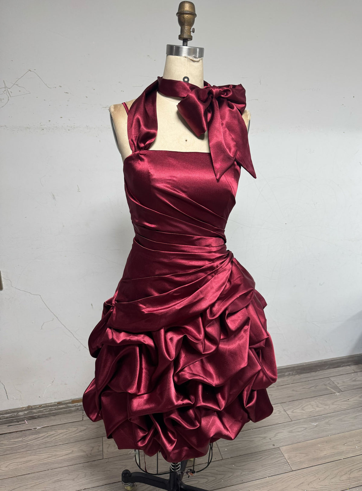 Halter Neck Burgundy Short Prom Party Dress Homecoming Dress - VelvetHem