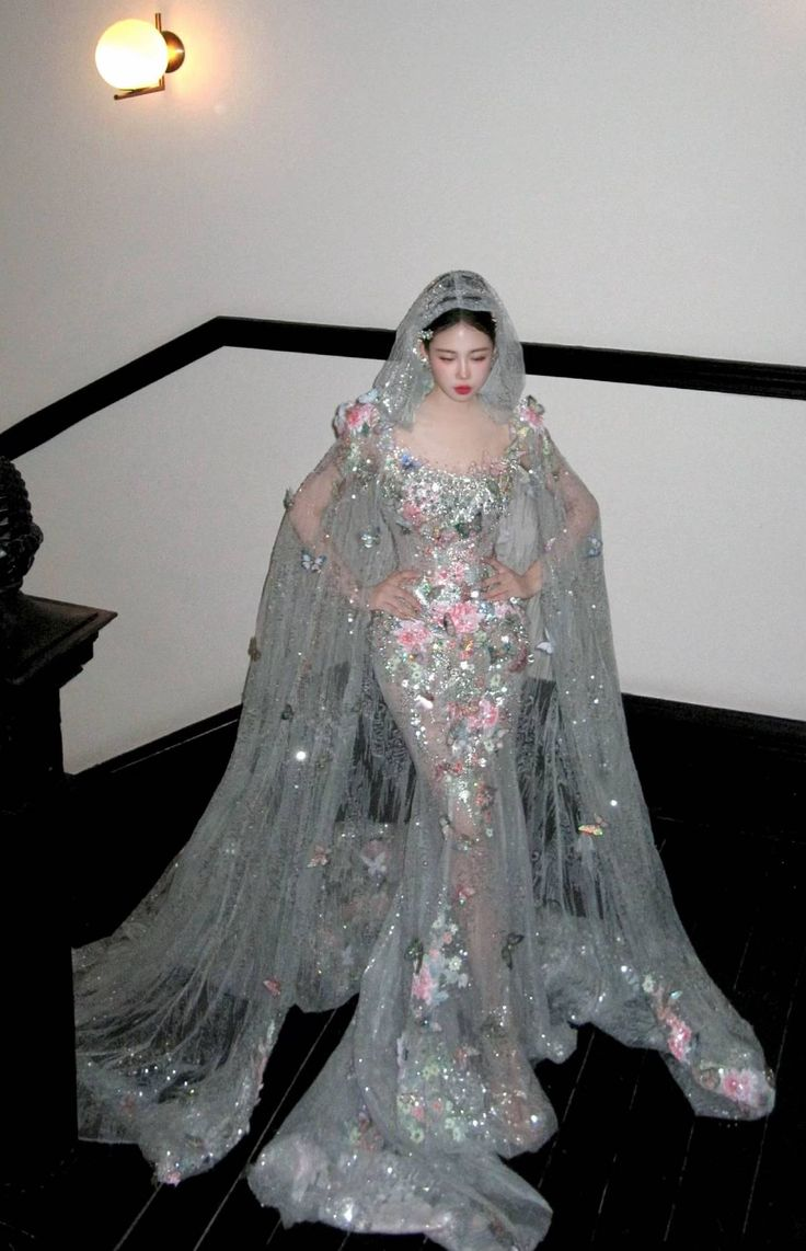 Glamorous Silver Tulle Sequin Beaded Butterfly Appliques Mermaid Long Wedding Dress Formal Bridal Dress