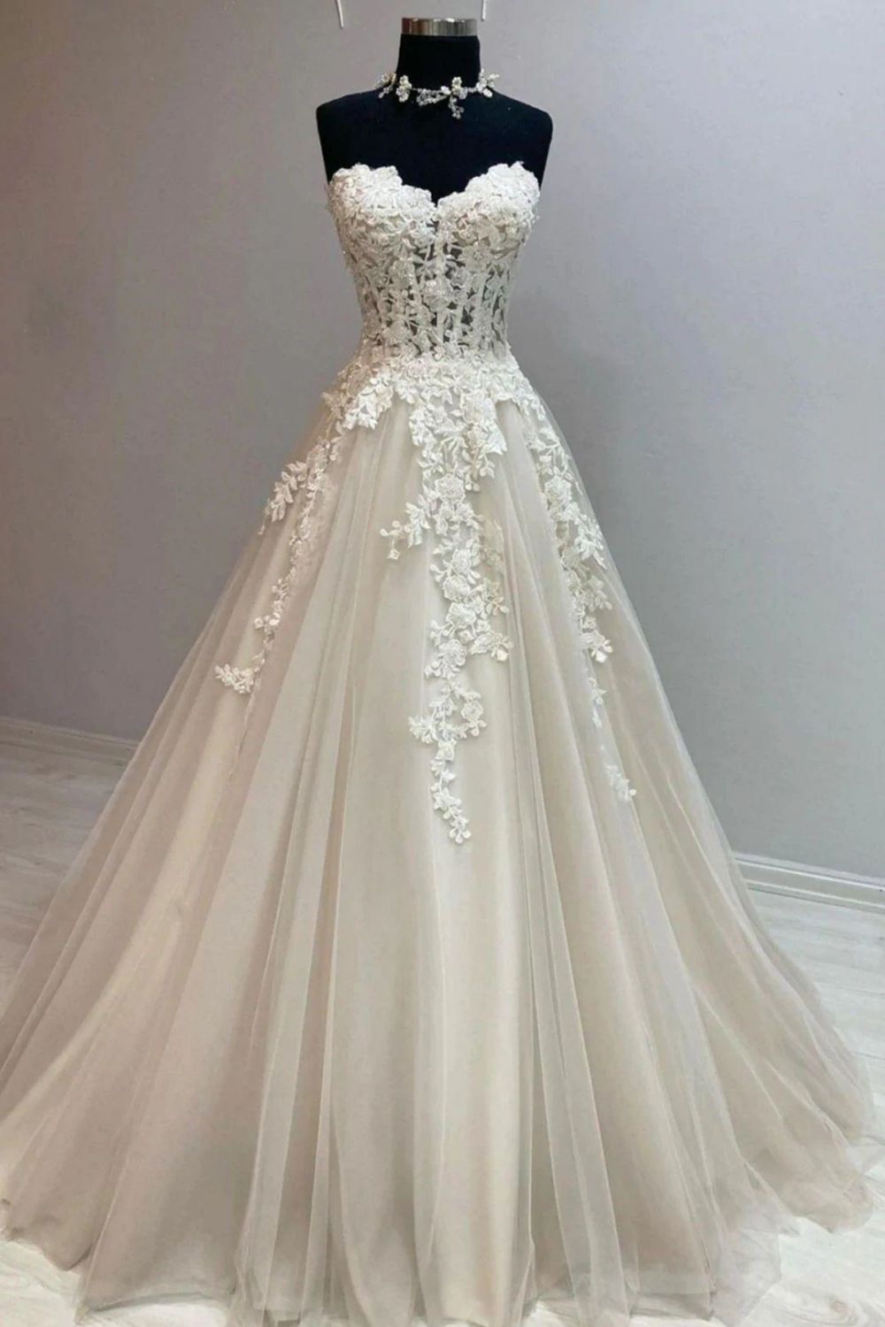 Princess A Line Sweetheart White Wedding Party Dress with Appliques - VelvetHem
