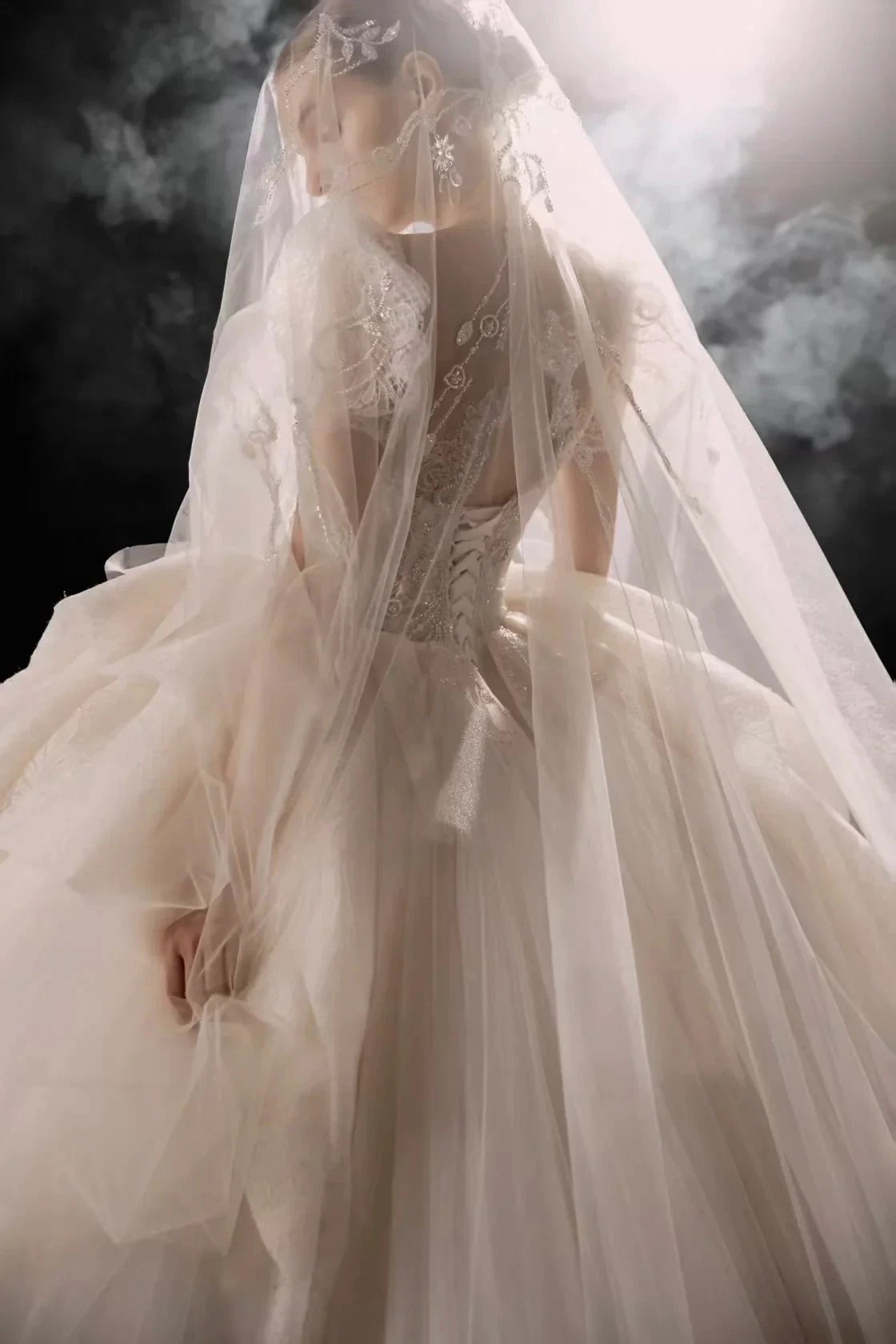 Elegant Sweetheart Ball Gown Lace Puff Sleeve Beaded Embroidery Wedding Dress with Flowing Train E-302 (ZD16903)
