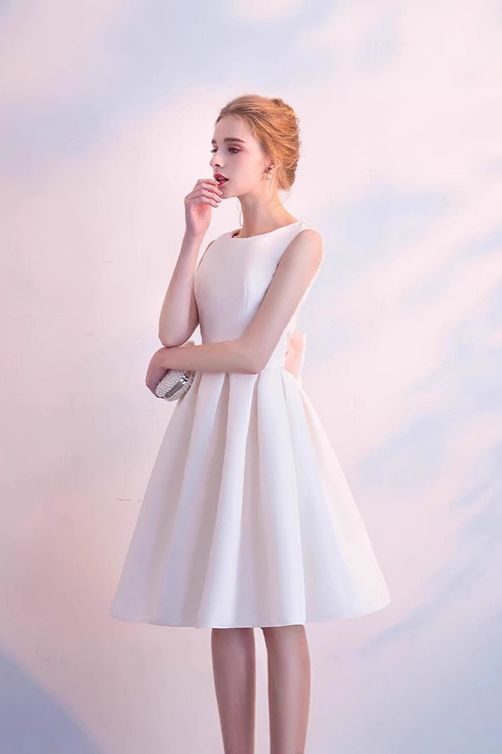 Elegant Bow Mini Dress with Relaxed Fit and Layered Outfit Styling