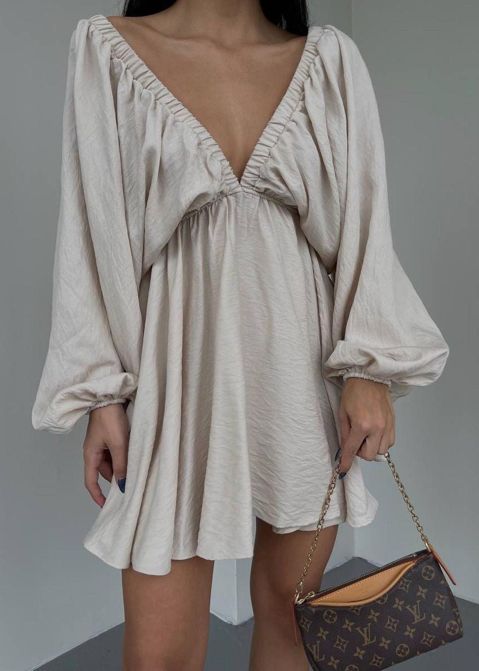 Women's V Neck Lantern Sleeve Dress