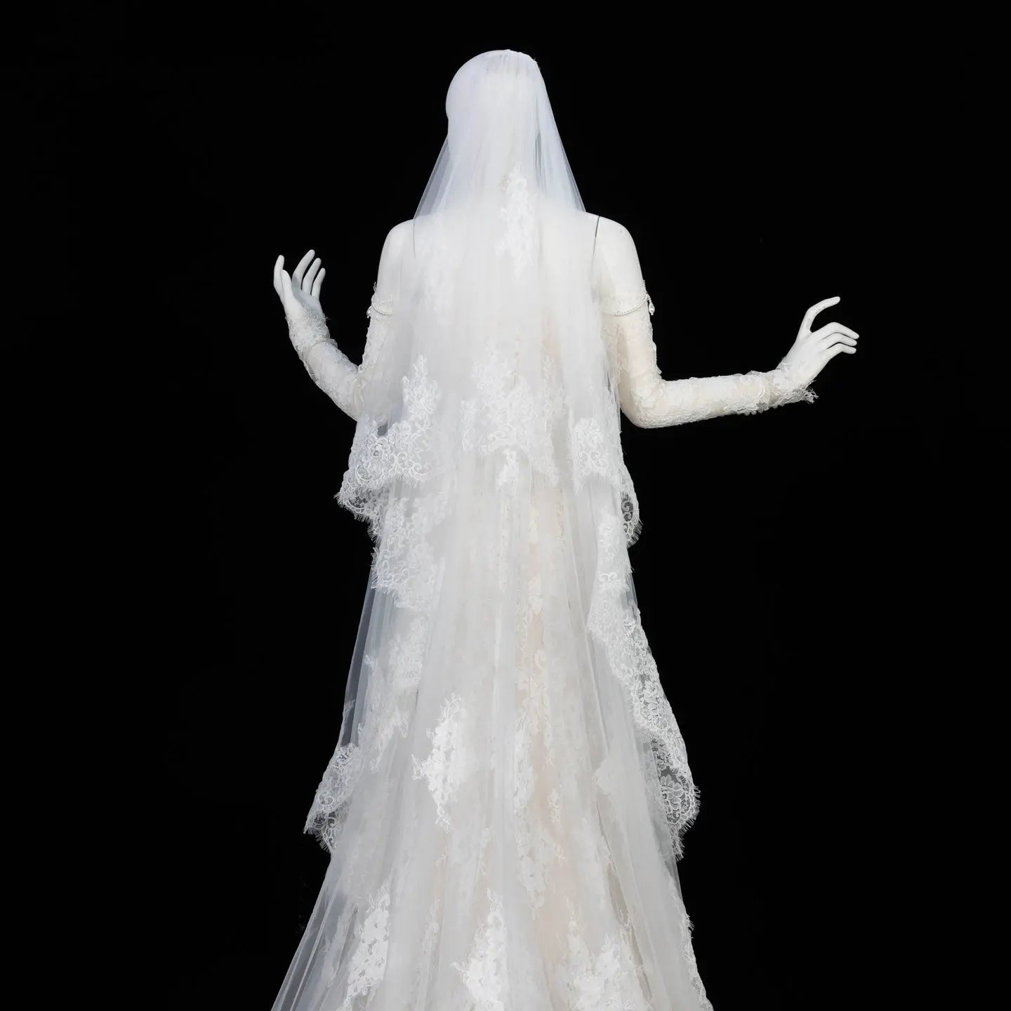 Elegant Ivory Sweetheart Neckline Sheer Lace Mermaid Wedding Dress with Veil ZP133