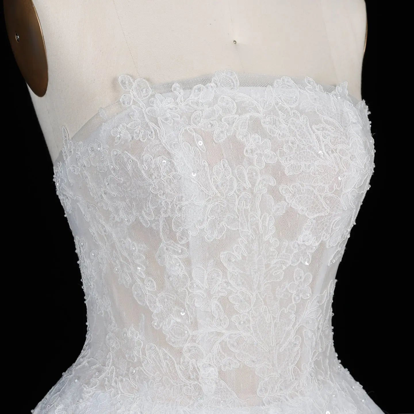 White Corset Strapless Lace Applique Tulle Bridal Ball Gown Wedding Dress ZP008