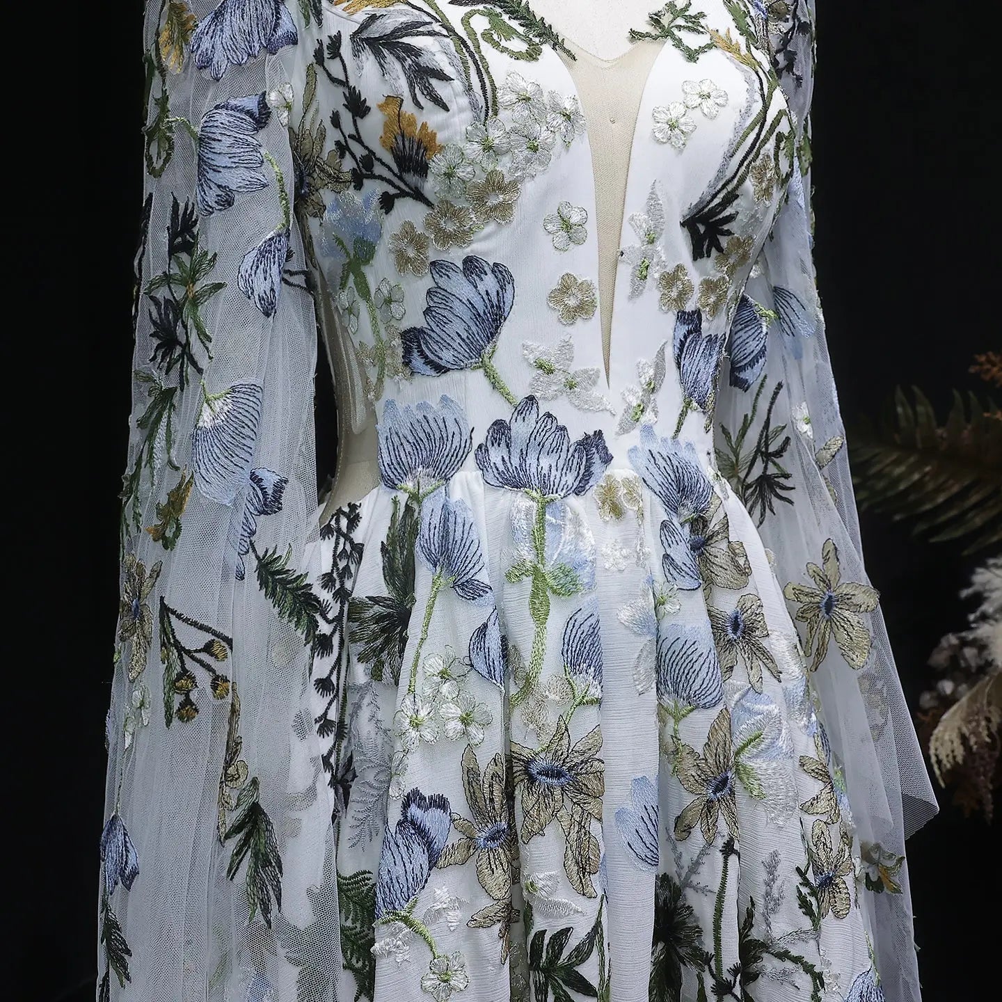 Luxury White Embroidery Long Sleeve Boho Train Wedding Dress ZP158