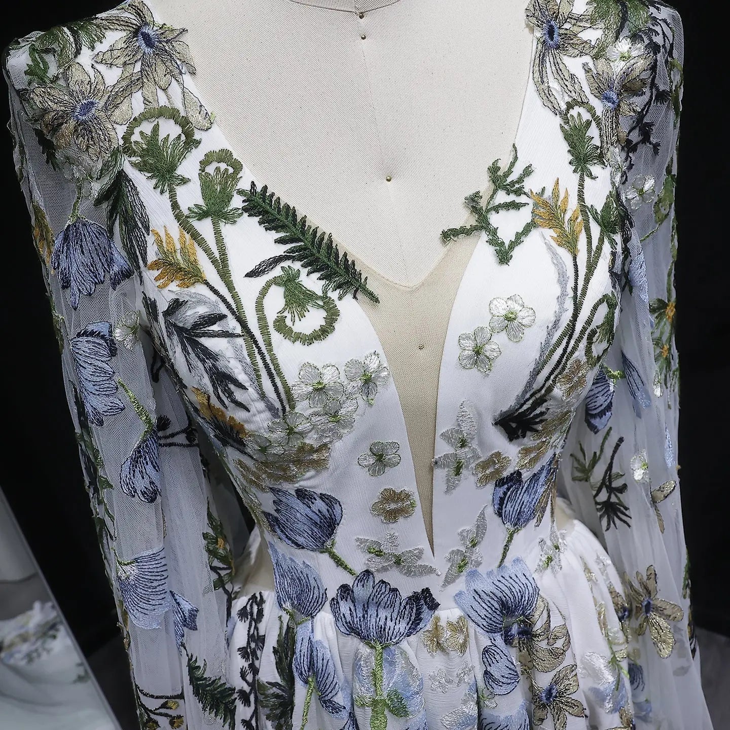Luxury White Embroidery Long Sleeve Boho Train Wedding Dress ZP158