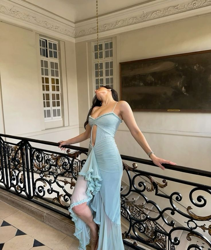 Chic Spaghetti Straps Tulle Chiffon Evening Dress Sexy Pleated Party Dress - VelvetHem