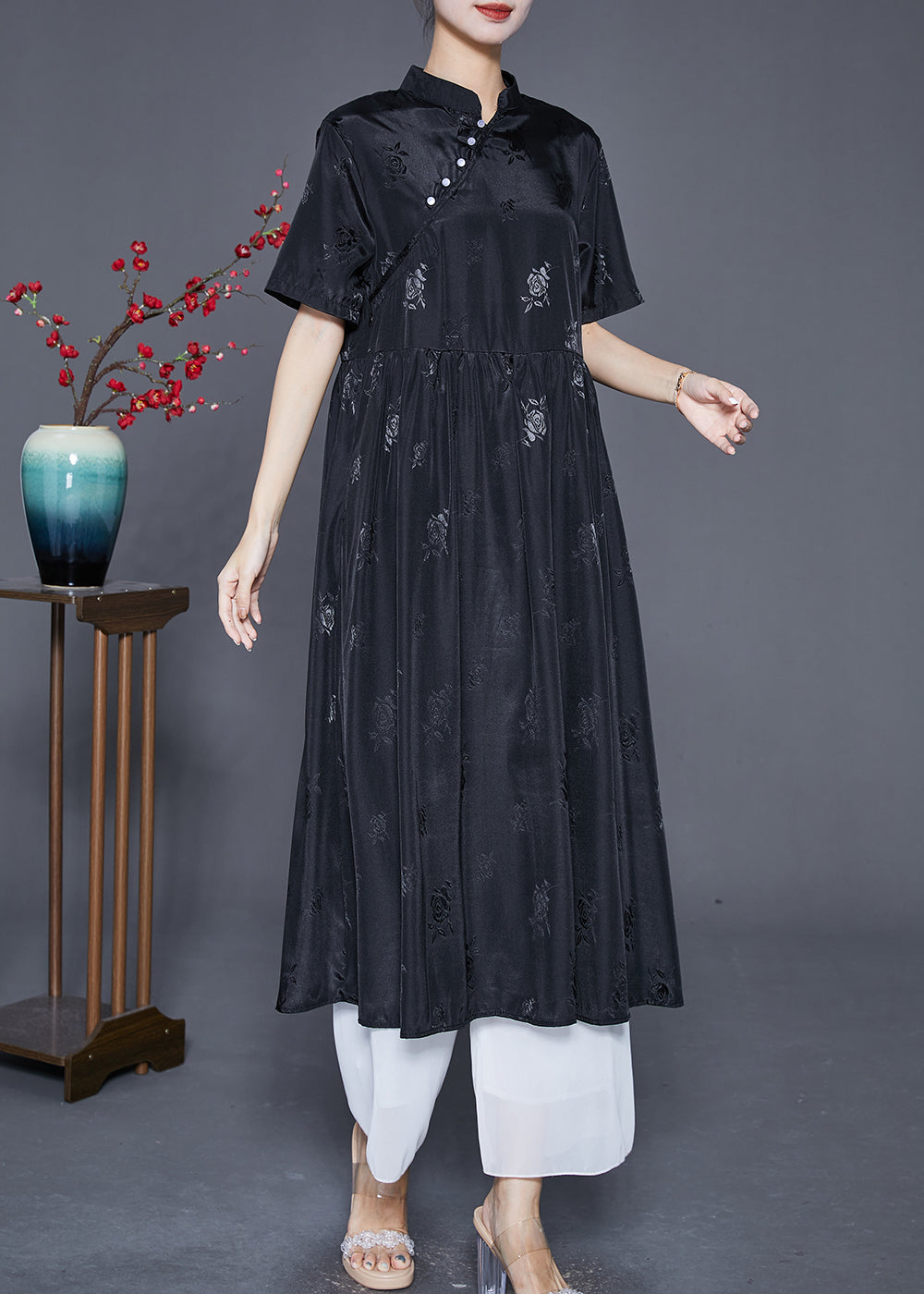 Well Tailored Dress with a Graceful Silhouette