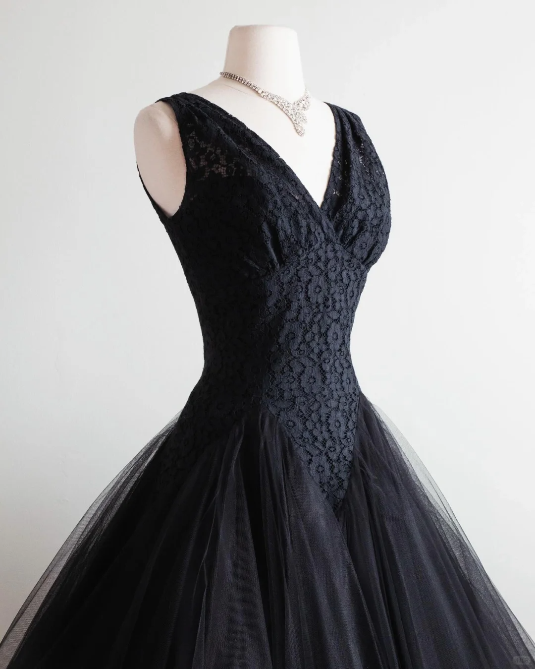 Classy V Neck Tulle Lace A Line Birthday Outfits Black Short 6th Grade Homecoming Dress - View 2 | VelvetHem