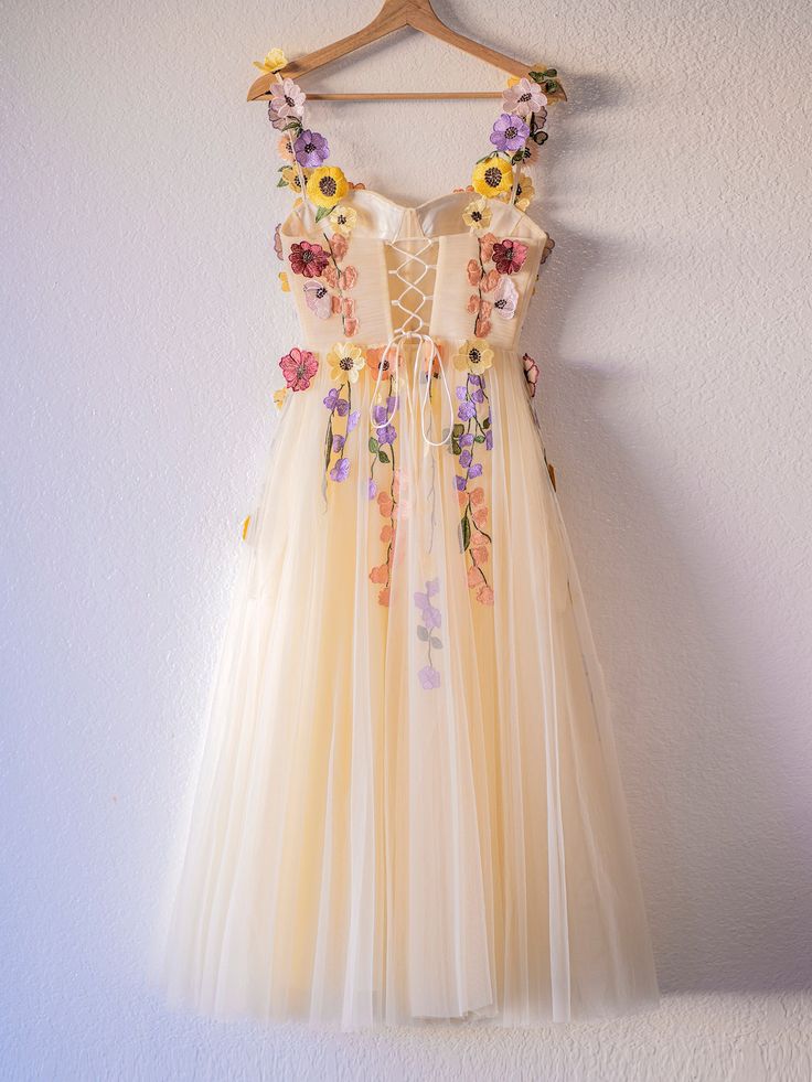 Chic Champagne A Line Appliques Tulle Tea Length Prom Dresses