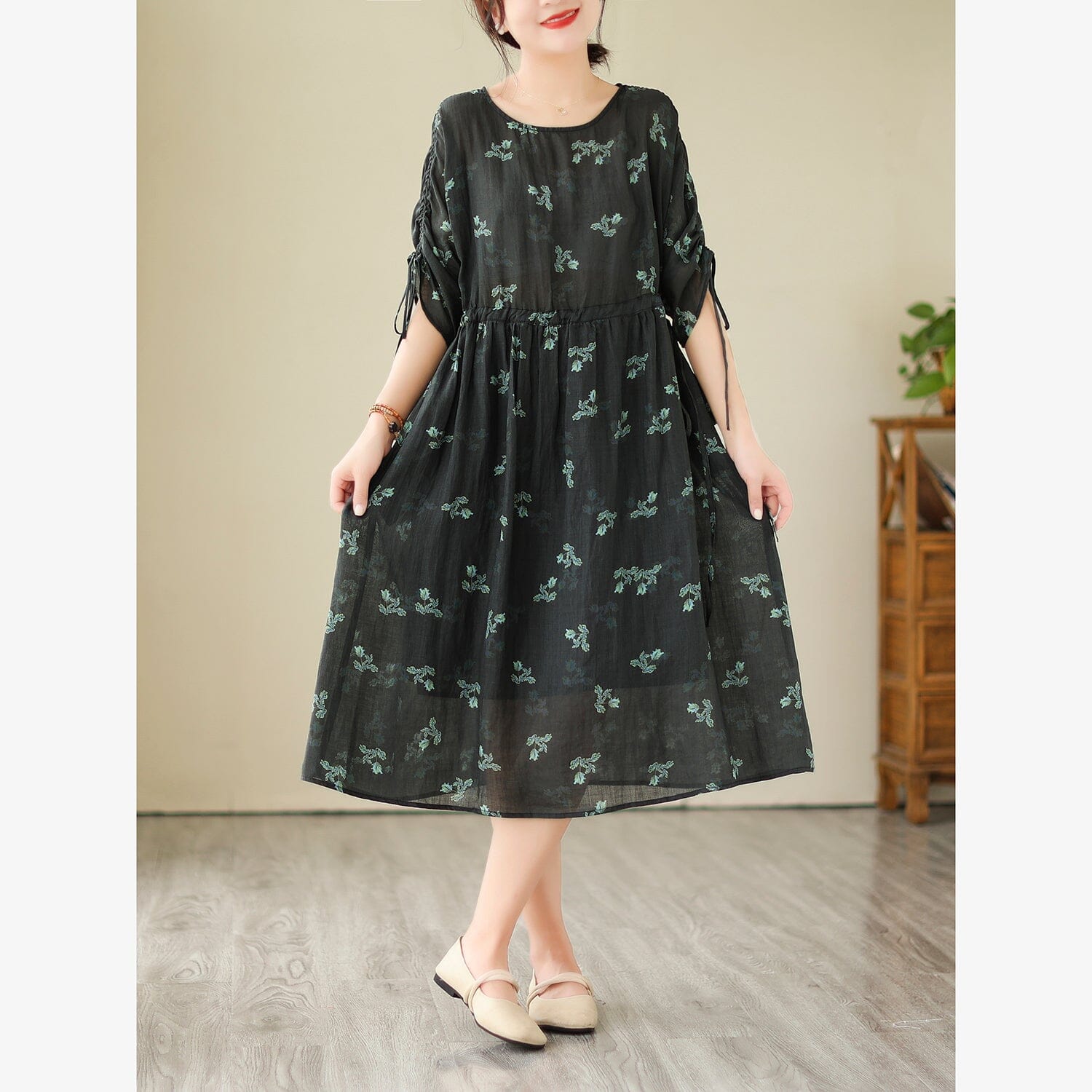 Effortlessly Elegant Dress with a Timeless Design