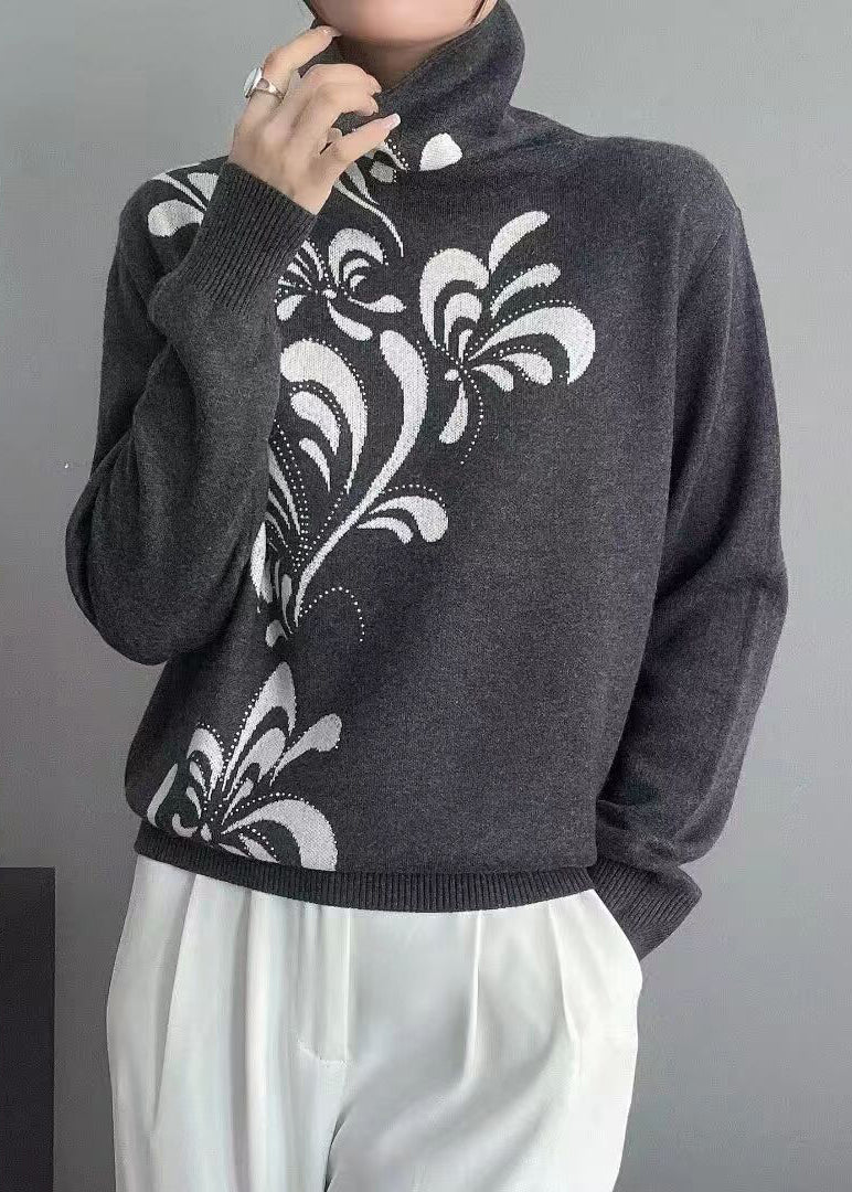Well Tailored Sweater with a Graceful Silhouette