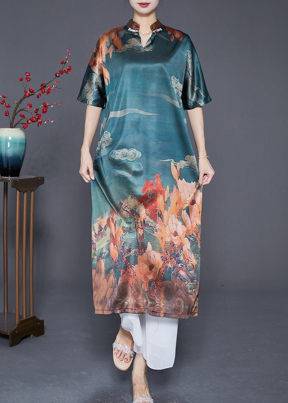 Effortlessly Elegant Dress with a Timeless Design