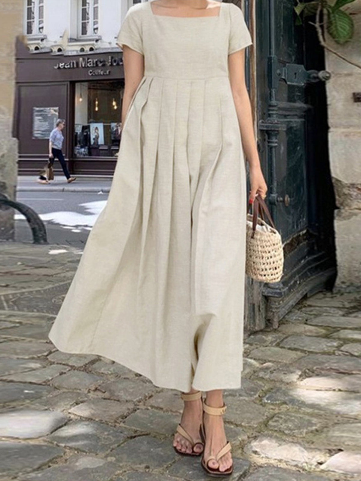 Sophisticated Dress with a Clean Classic Look