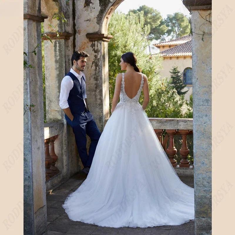 Sleeveless Wedding Dress For Women Tulle V-Neck Bridal Gown Illusion Backles A-line Vestido De Noiva Spaghetti Straps (ZD13524)