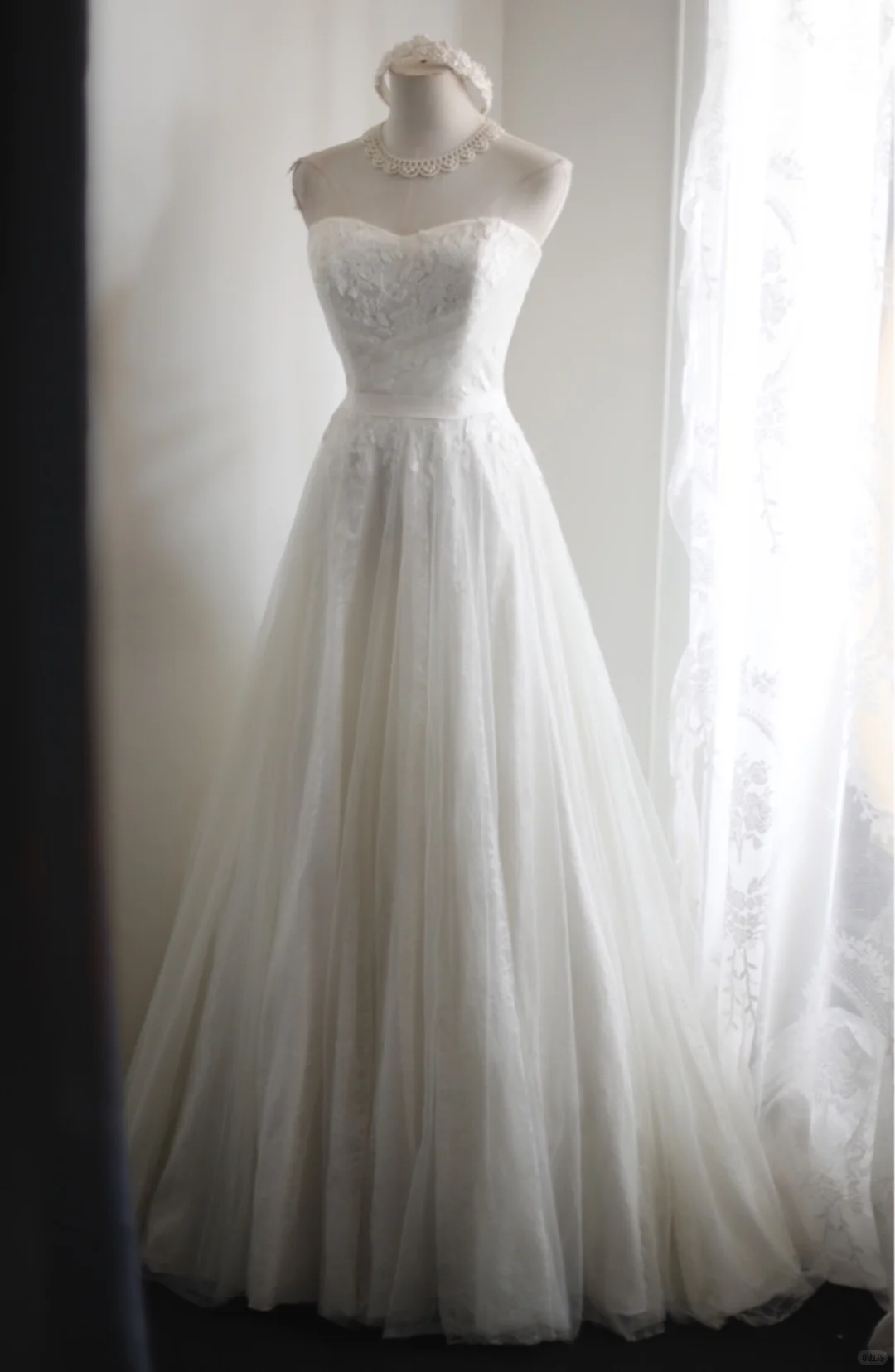 Pretty Off The Shoulder White Tulle Appliques Long Wedding Dress
