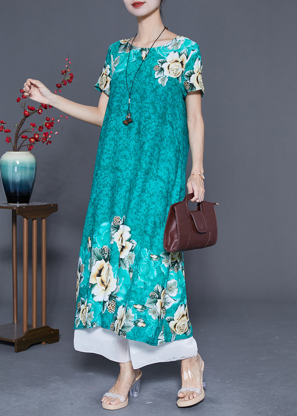 Well Tailored Dress with a Graceful Silhouette