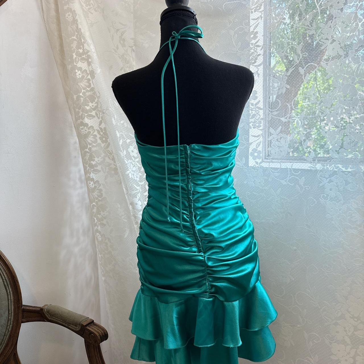 Classy Halter V Neck Green Satin Pleated Ruffles Birthday Outfits Formal Graduation Homecoming Dress