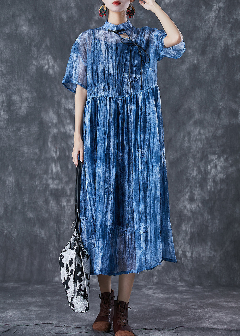 Beautifully Finished Dress in a Timeless Design