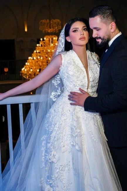 A-Line Charming V-Neck Sleeveless Tulle Floor-Length Wedding Dresses with Appliques (ZD15759)