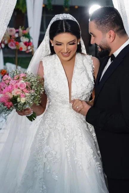 A-Line Charming V-Neck Sleeveless Tulle Floor-Length Wedding Dresses with Appliques (ZD15759)