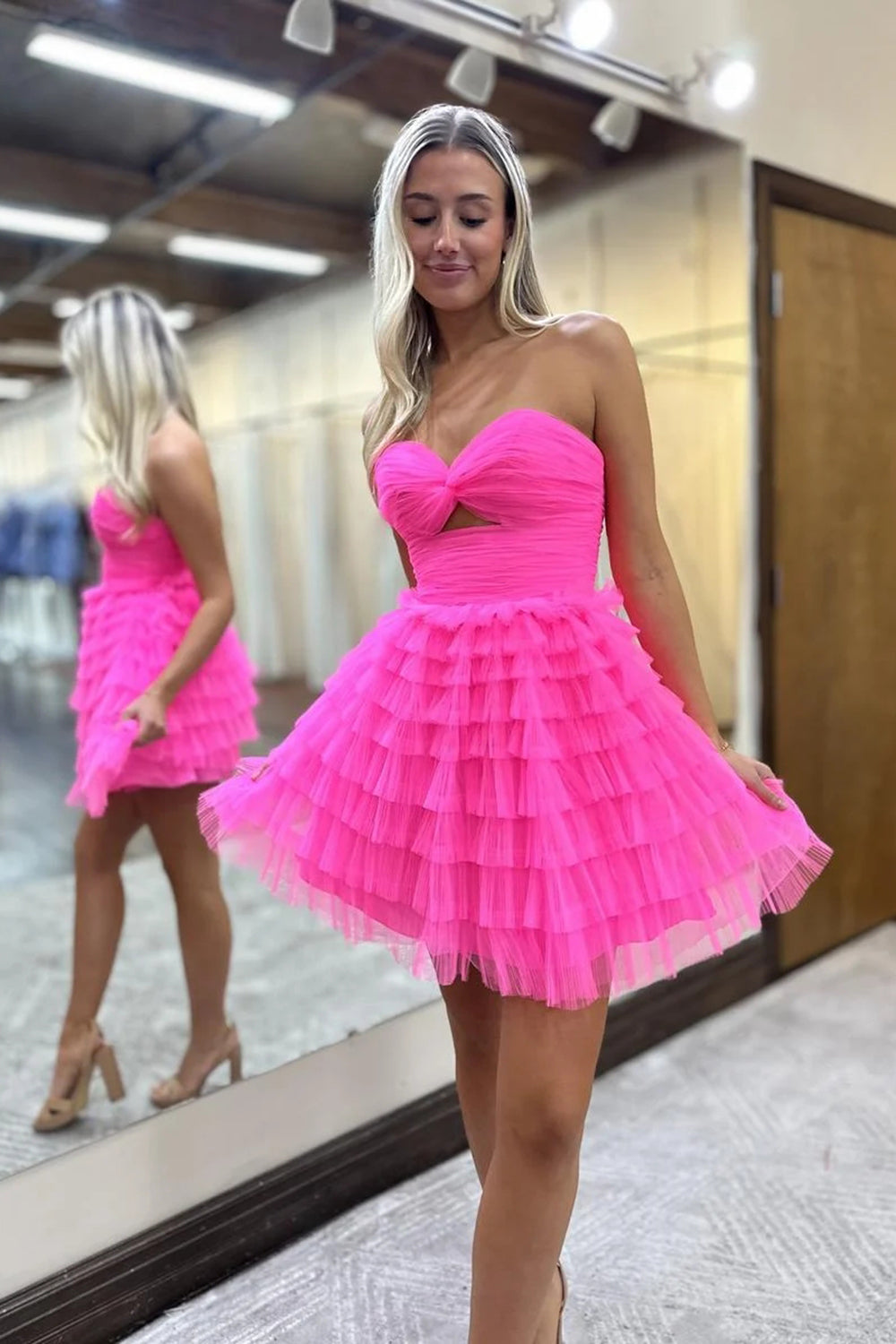 A-Line Fuchsia Homecoming Dresses Strapless Tiered Tulle Short Cocktail Dresses with Keyhole