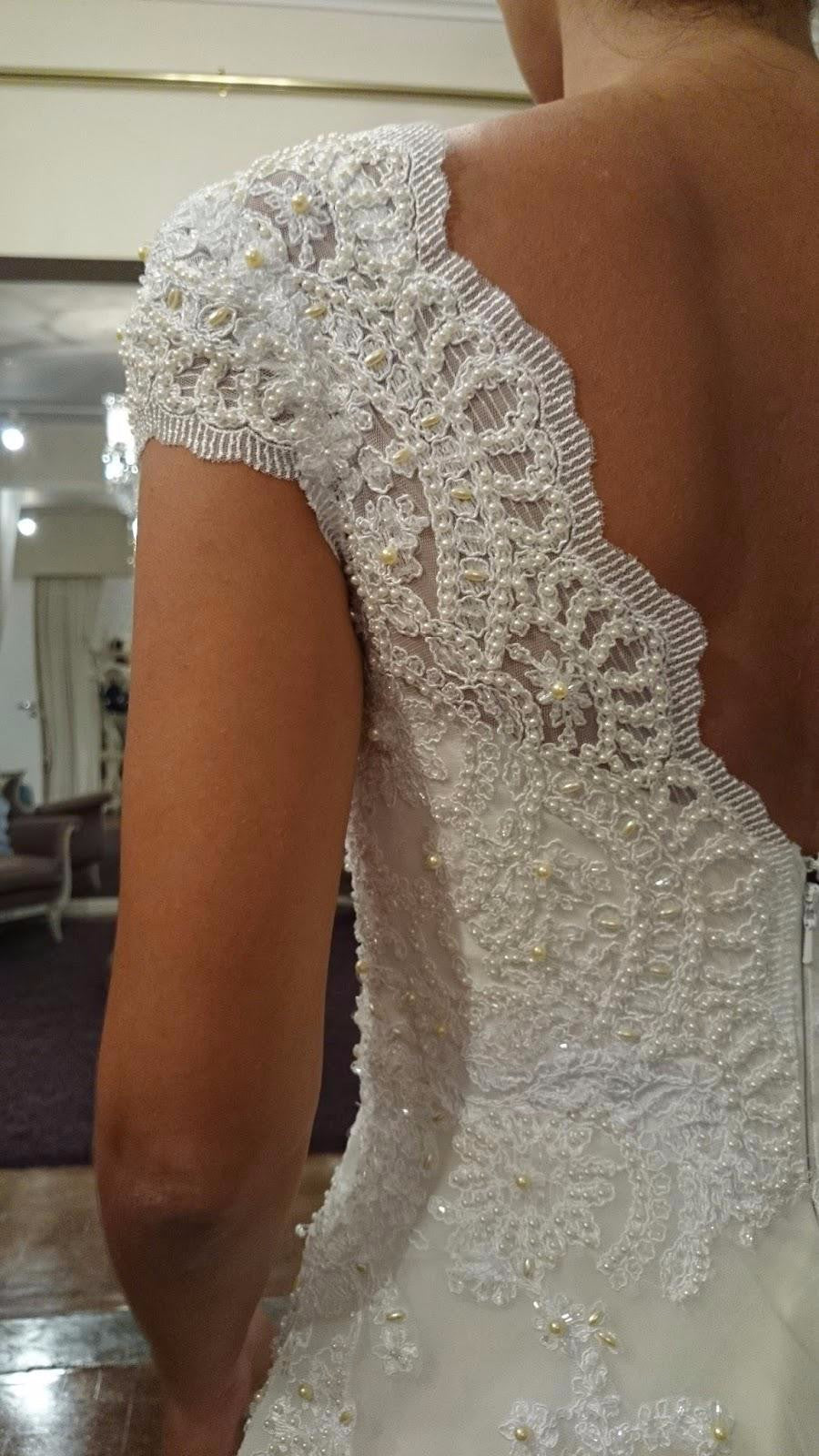 A-Line White Lace Long Beach Wedding Dress with Beadings Elegant Applique Short Sleeve Zipper Bridal Gown