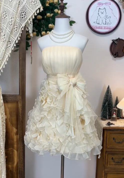 Pretty Yellow Tulle Flowers Short Birthday Outfits Strapless Homecoming Dress - VelvetHem