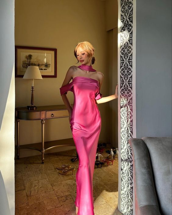 Sexy Pink Mermaid Halter Satin Party Prom Dress - VelvetHem