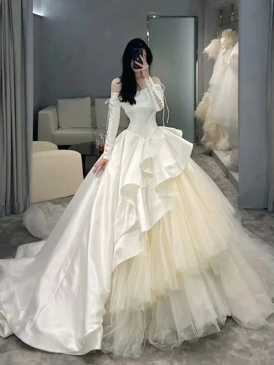 Chic A-line Long Sleeves Wedding Dress,Bridal Gown (ZD13702)