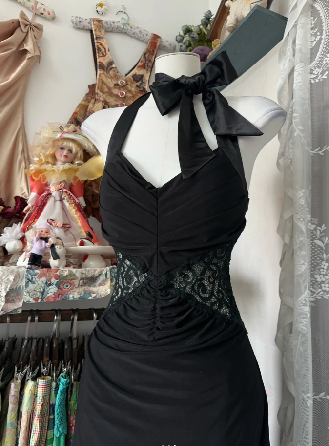Sexy Black Halter V Neck Satin Lace Mermaid Long Evening Dress Birthday Prom Dresses - View 2 | VelvetHem