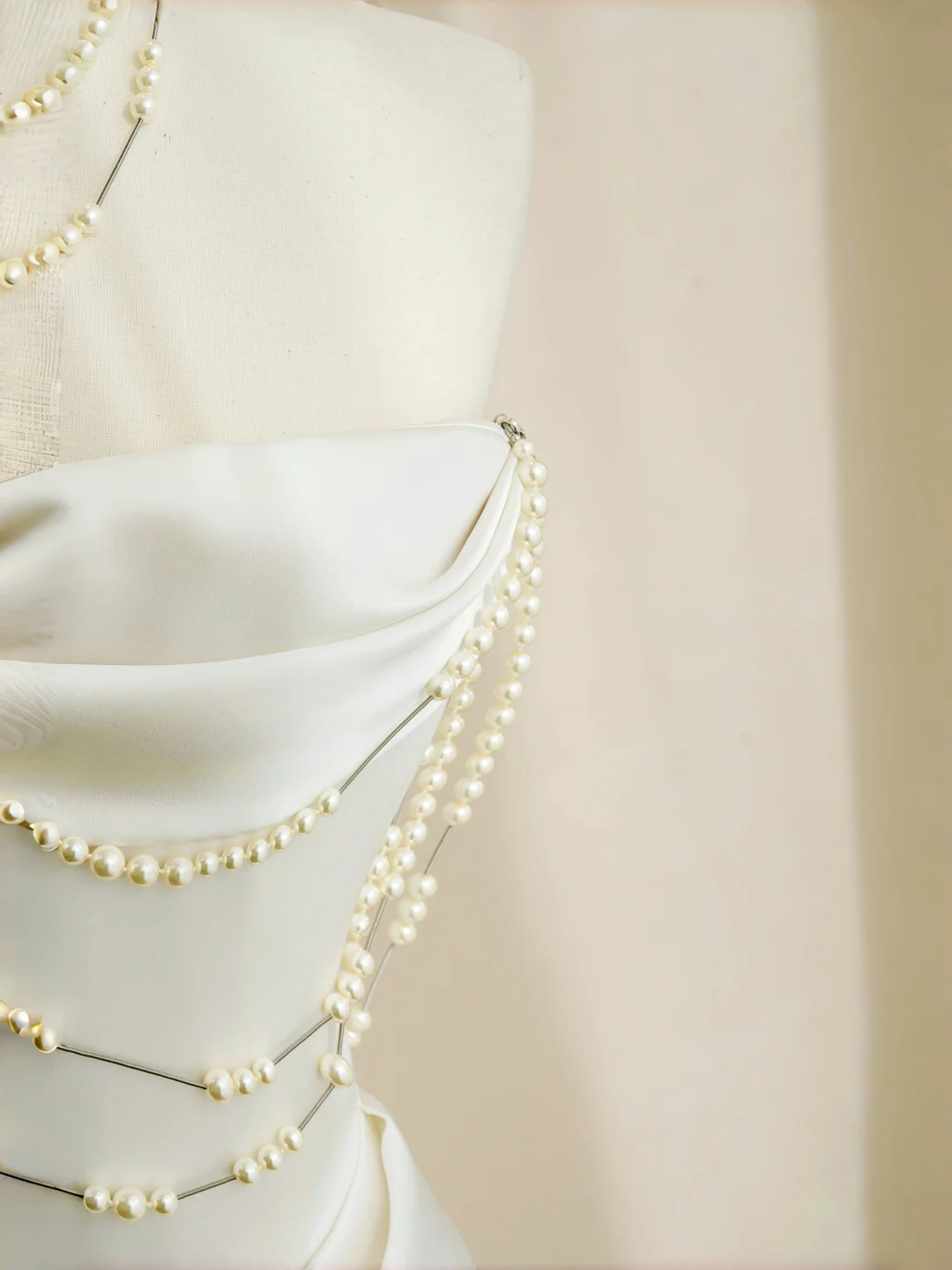 Classy Strapless Satin Pearls Chain White Prom Dress A Line Evening Dress Y8684