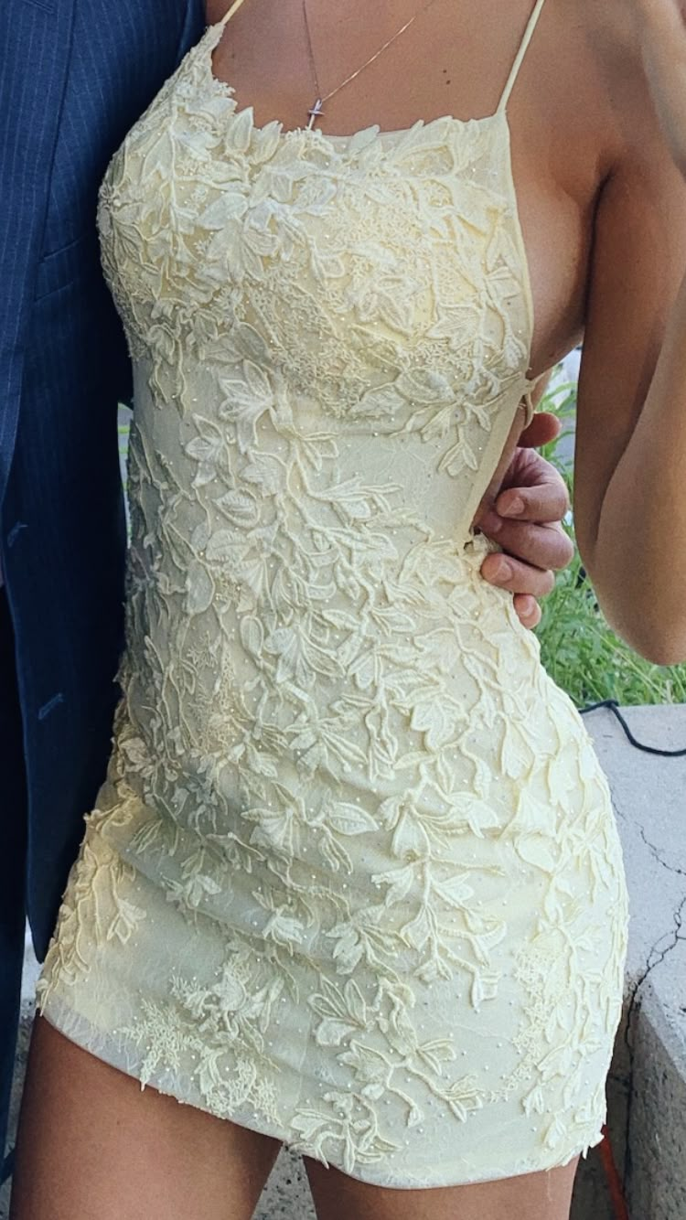 Pretty Halter Yellow Lace Appliques Sheath Cocktail Dress Short Formal 7th Grade Homecoming Dress