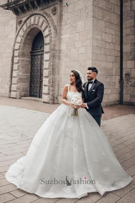 Ball Gown Lace Square Sleeveless White Wedding Dress Bridal Gown With Appliques