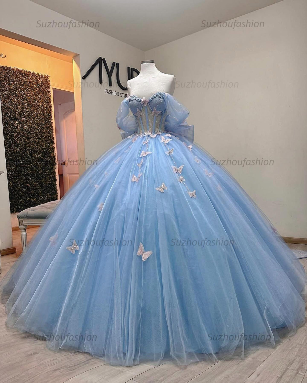 Ball Gown Off Shoulder Sleeveless Beaded Sequins 3D Butterflies Appliques Baby Blue Tulle Quinceanera Dress Birthday Party Dress