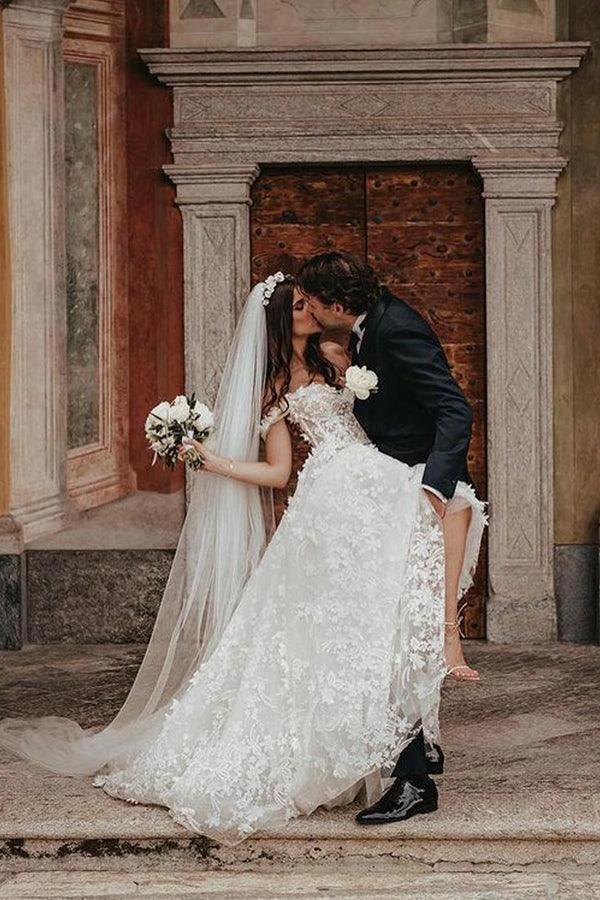Ball Gown Off the Shoulder Tulle Wedding Dresses with Lace Appliques (ZD16222)