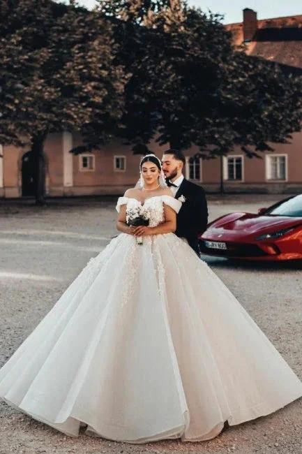 Beautiful Long A-Line Off-the-shoulder Sleeveless Wedding Dresses with Lace (ZD15634)