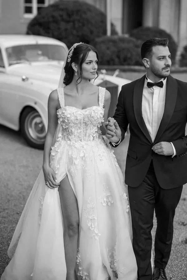 Beautiful Long A-line Split Front Sleeveless Wedding Dresses with Lace (ZD15645)