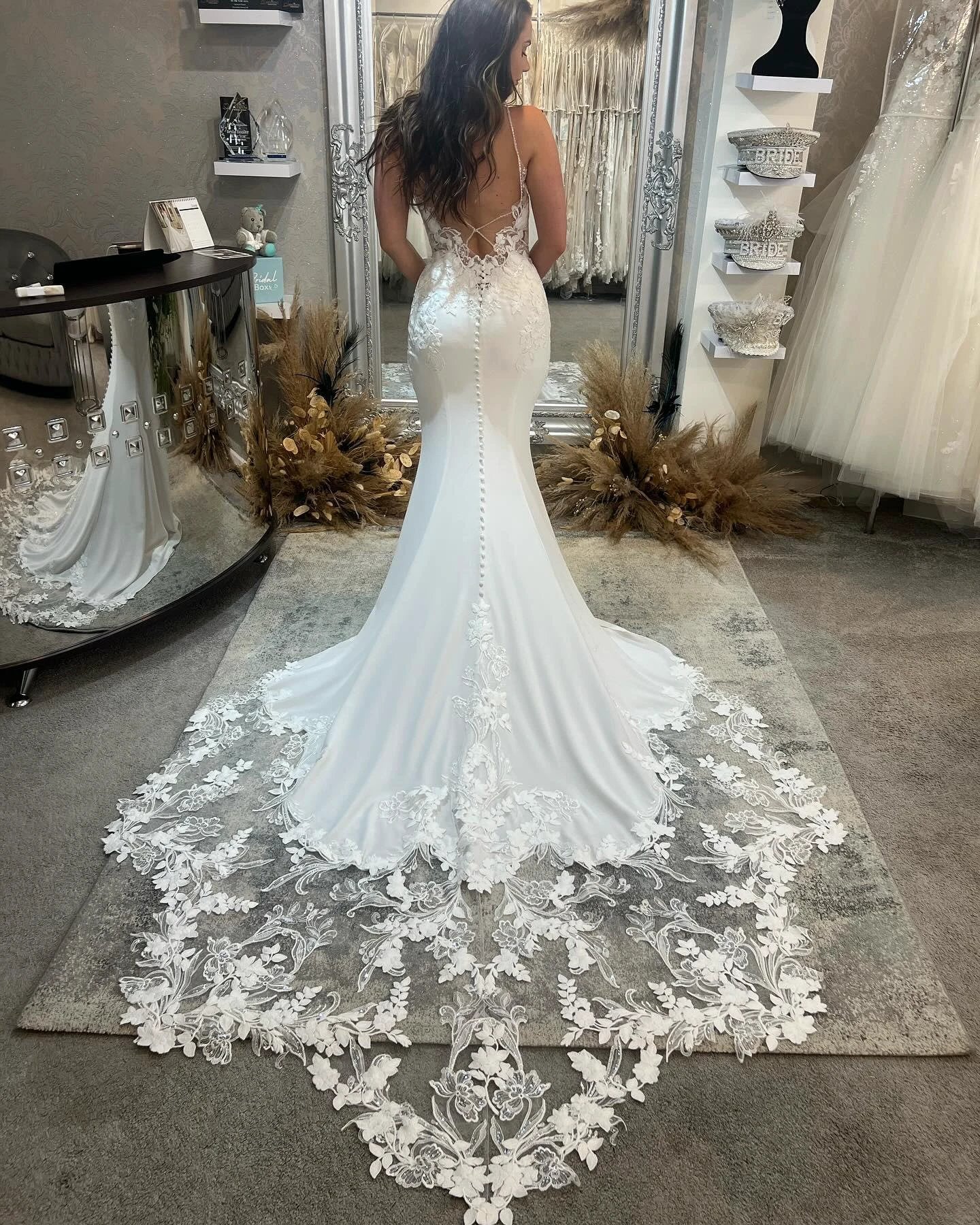Beautiful Mermaid Spaghetti Straps Sleeveless Sequined Lace Wedding Dresses (ZD16480)