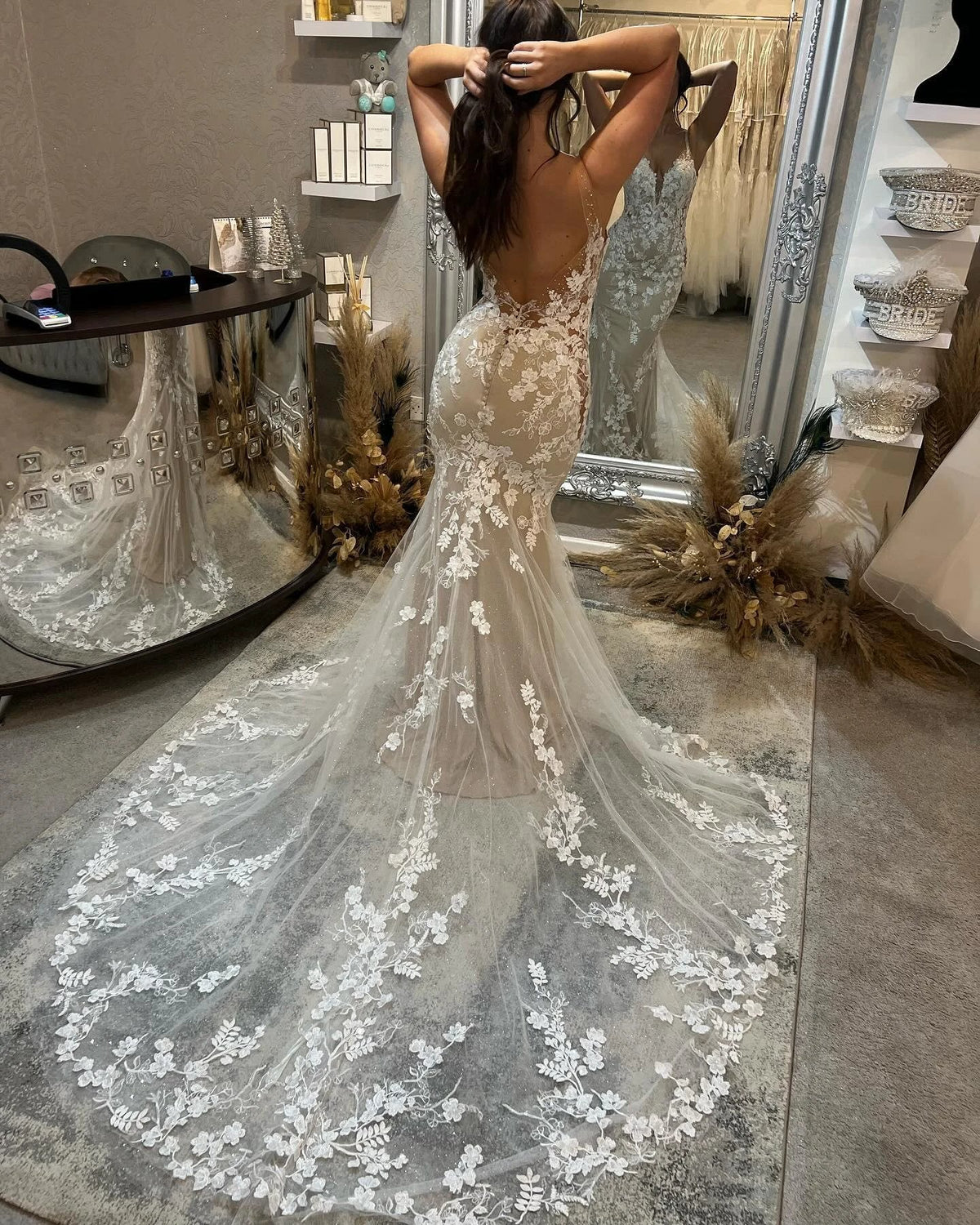 Beautiful V-neck Spaghetti Straps Mermaid Sleeveless Tulle Wedding Dress with lace (ZD15629)