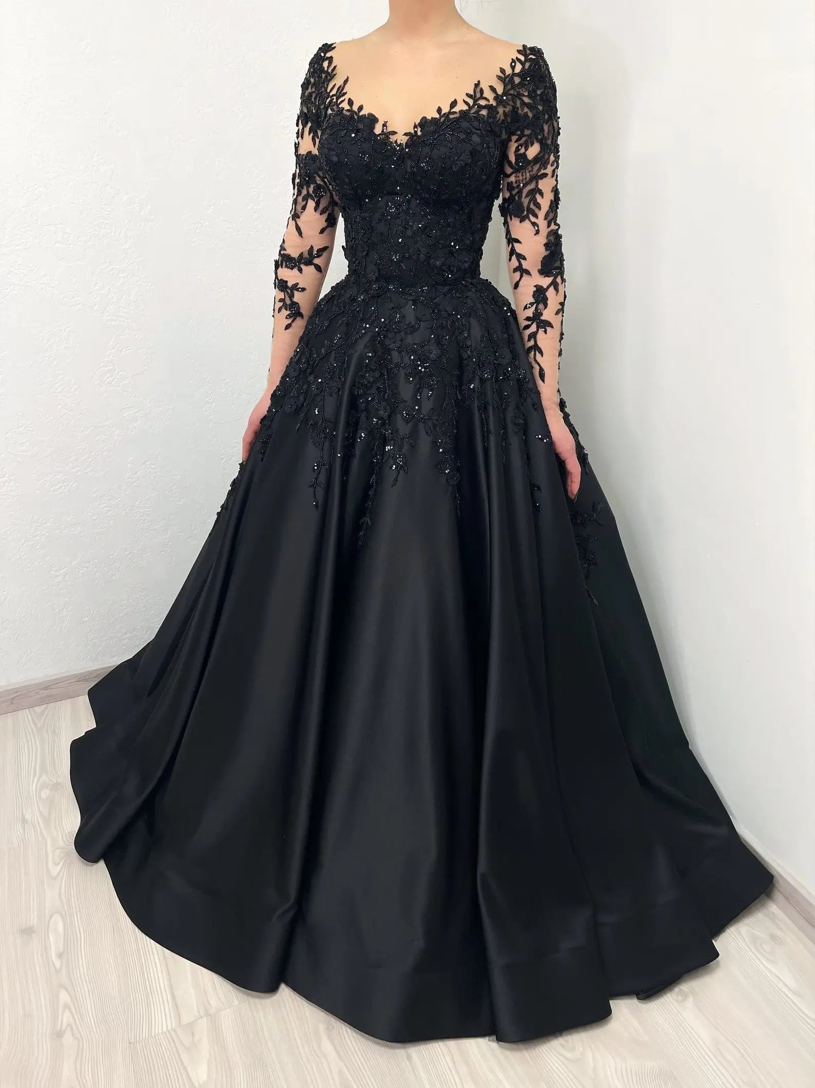 Black Luxury Gothic Wedding Dress Bridal Gown Heavy Beading  ZP199