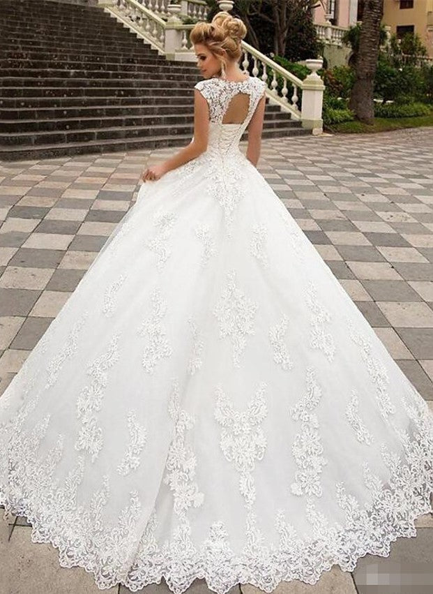 Boho A-Line Tulle Wedding Dress Sleeveless Lace Appliques Bridal Gowns with Sweep Train