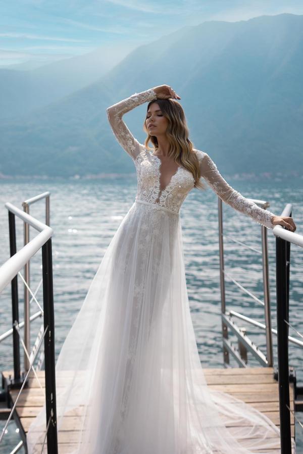Boho Simple A-line Lace Beach Wedding Dresses With Sleeves