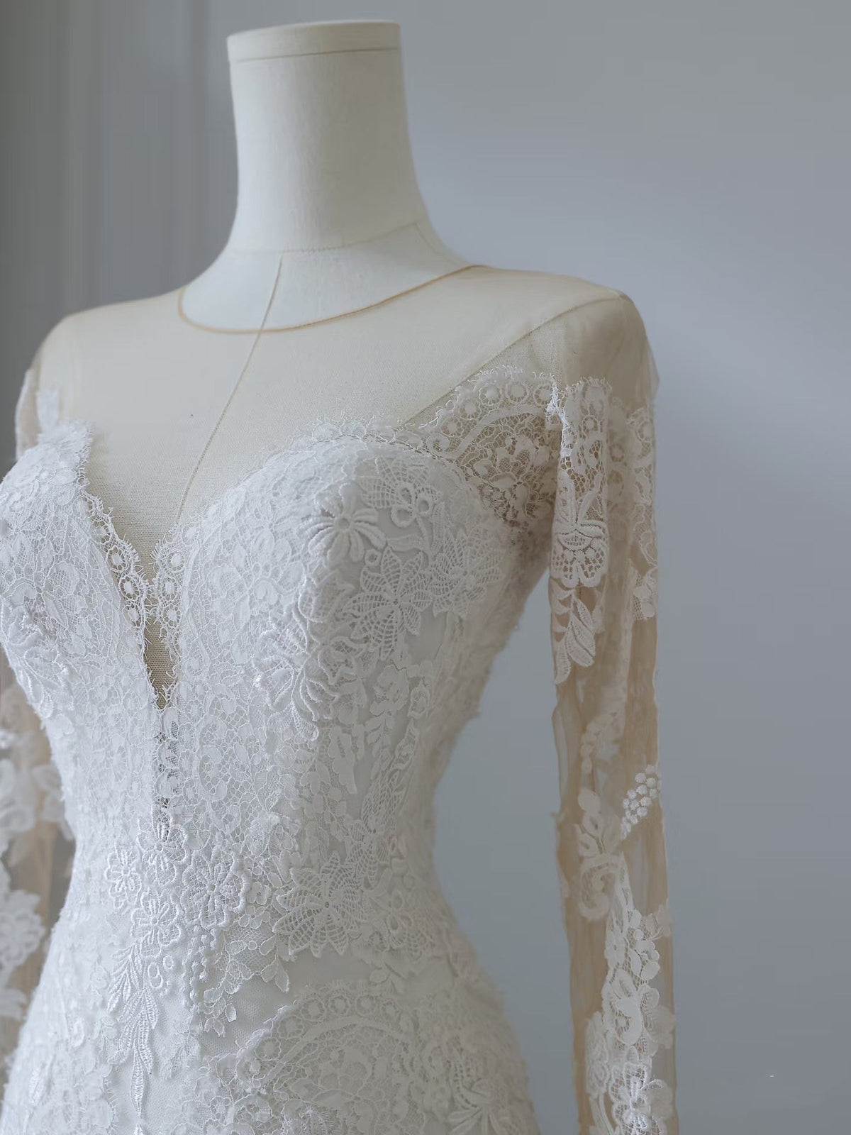 Unique Mermaid Scoop Neckline Long Sleeves Wedding Dresses White Brides Dress - View 5 | VelvetHem