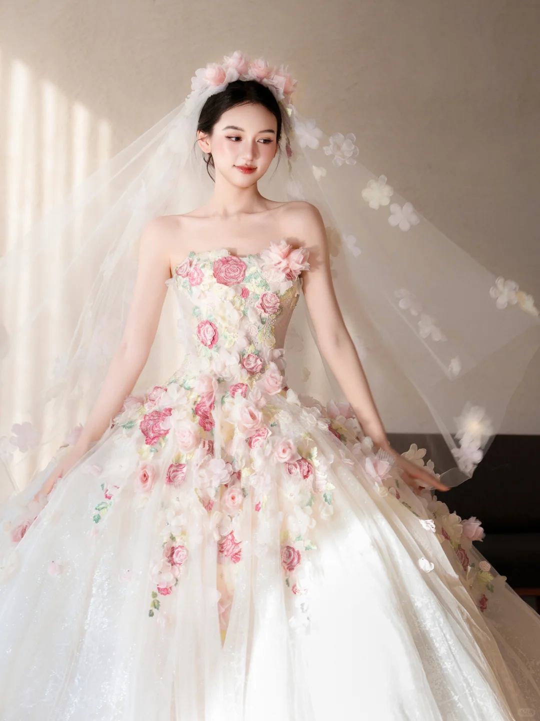 Dreamy Ball Gown Strapless Tulle Applique With Veil Long Wedding Dresses - View 8 | VelvetHem
