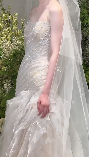 Dreamy Mermaid Strapless Tulle Beads With Veil Long Wedding Dresses - View 4 | VelvetHem