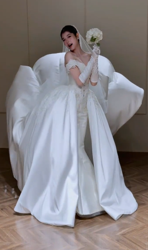 Timeless Ball Gown Off The Shoulder Satin Lace Applique With Gloves Veil Long Wedding Dresses - VelvetHem