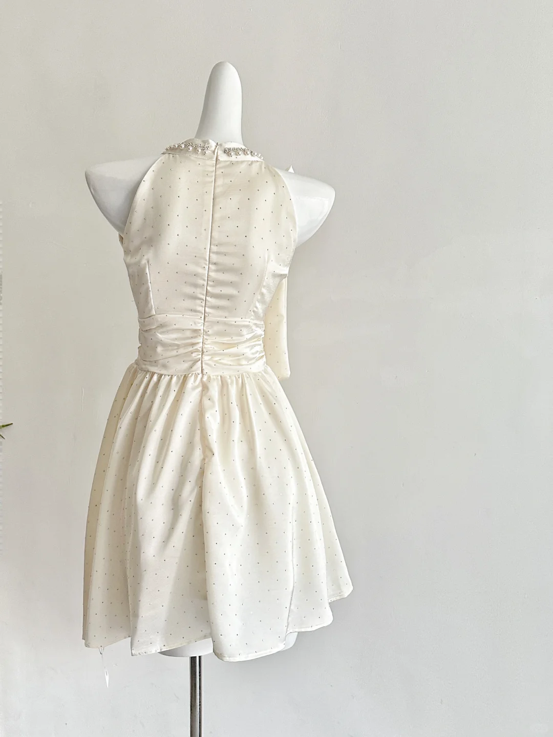Pretty 19th A Line Halter Satin Beads Short Homecoming Dress Birthday Outfits - View 2 | VelvetHem