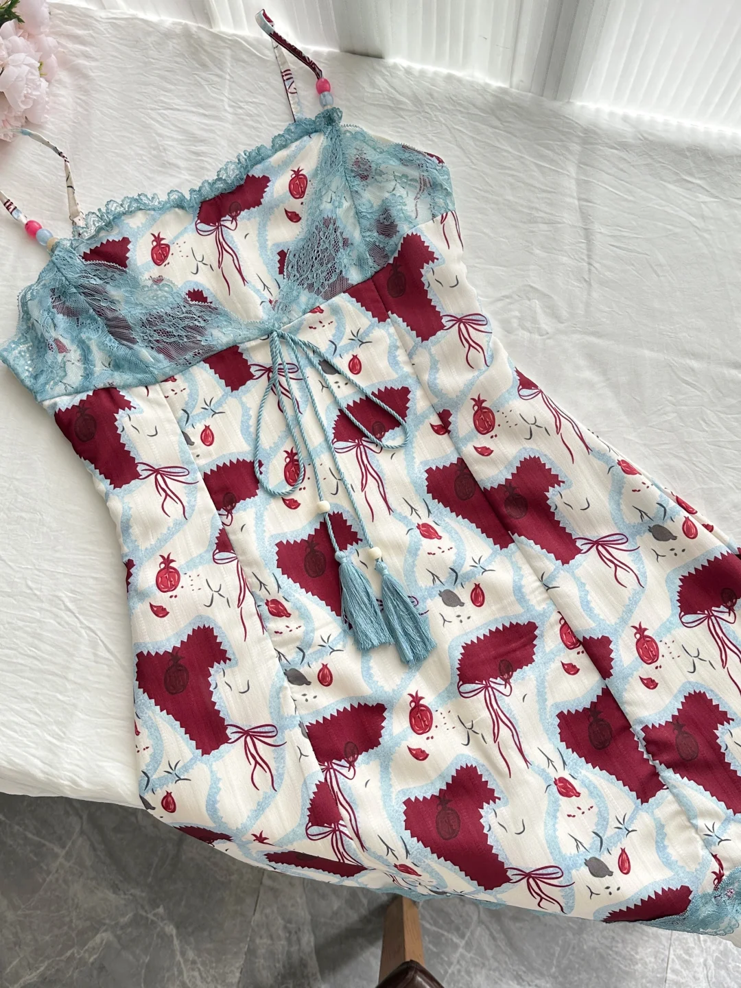Stunning Mermaid Spaghetti Straps Satin Printed Lace Short Homecoming Dress 22th Birthday Outfits - View 3 | VelvetHem