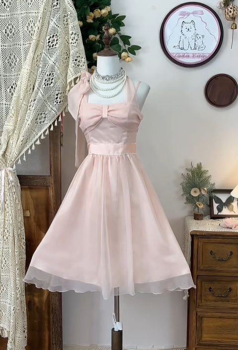 Pretty A Line Halter Satin Chiffon Short Homecoming Dress 16th Birthday Outfits